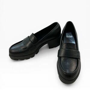 DV Dolce Vita Neeka Women's Lug Loafers in Black  Chunky Heels size Size 9.5